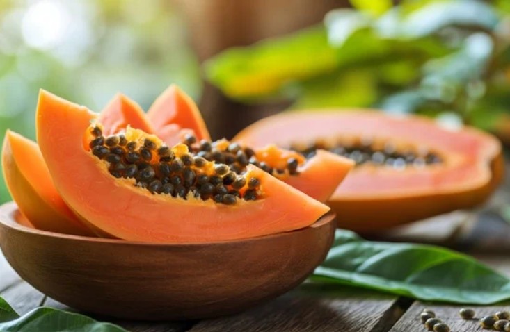 Slices of papaya in a bowl